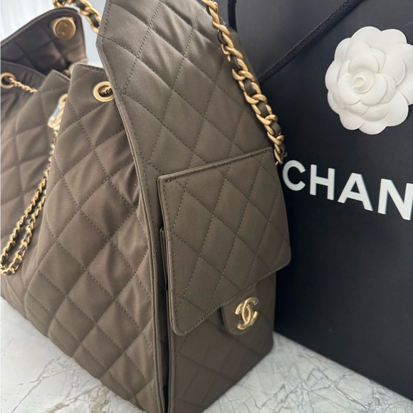 RARE COLOR, NEW & AUTH! 25S Chanel Medium Khaki 25 Bag W/Pouch - Picture 2 of 11